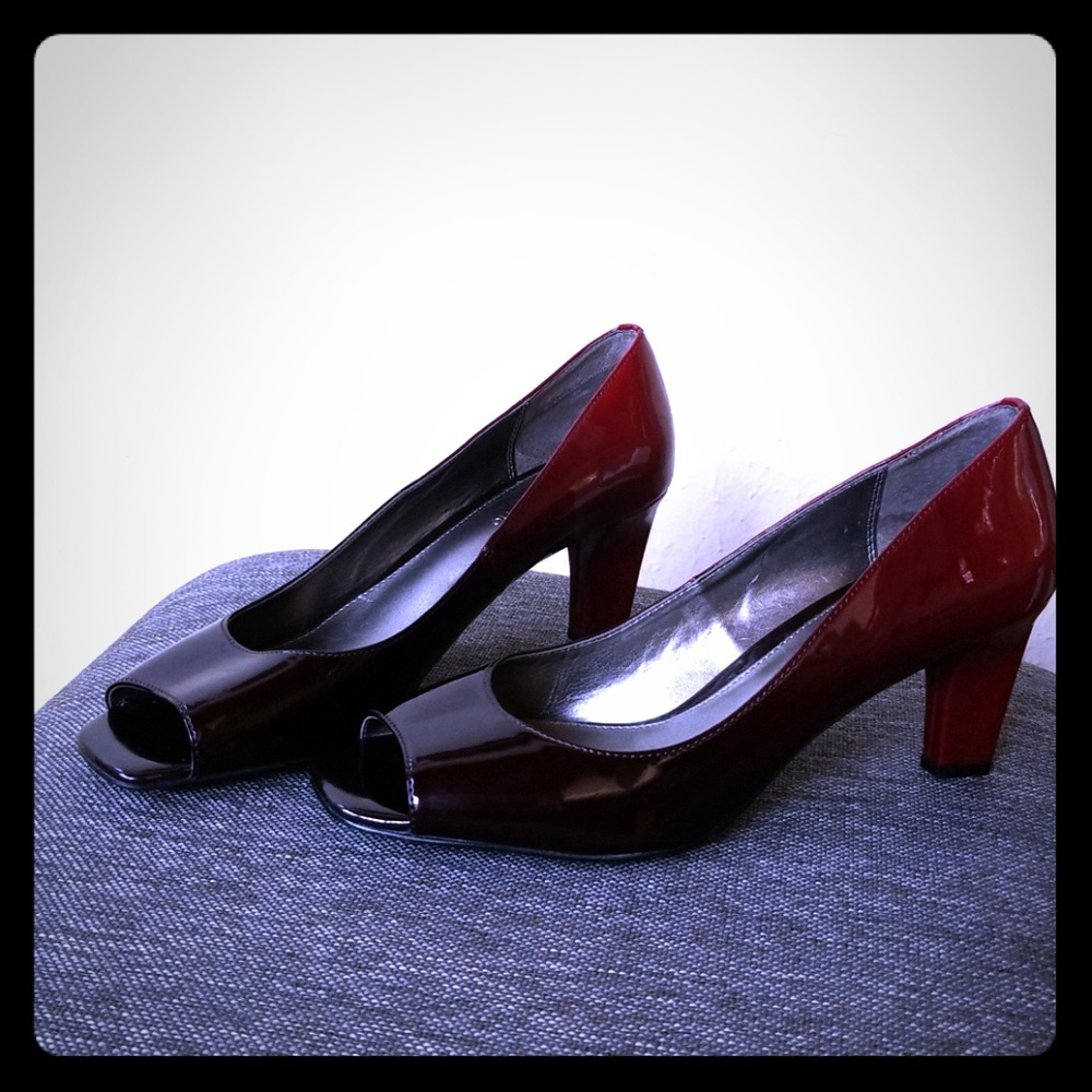 Liz Claiborne peep toe Red/black ombre pumps, Sz 8